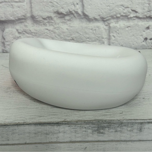 Hello Kitty Silicone Shoulder Bag- Small NWT - Picture 12 of 16